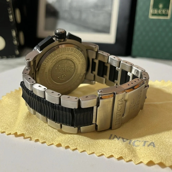 INVICTA RESERVE STAINLESS STEEL CRONO DIAL WATCH WITH BLACK RUBBER INSERTS RARE - Picture 4 of 10